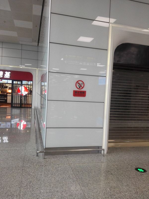 建筑、家具和家電鋼化玻璃油墨在室內(nèi)隔斷上的運用